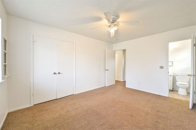 Building Photo - 421 Meadow Lake Dr