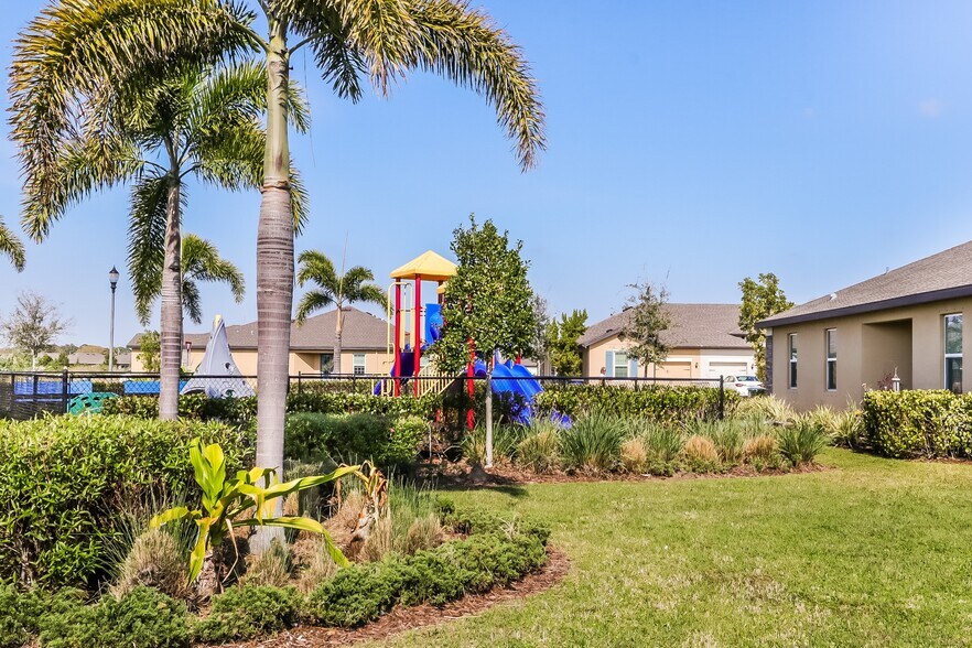 Building Photo - 1715 Party Pl