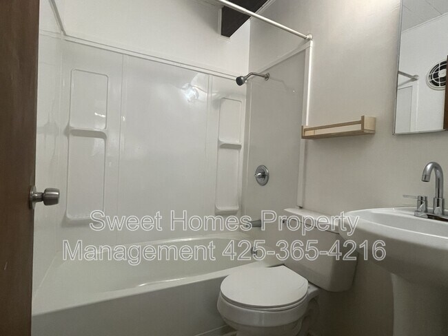 Building Photo - 2648 14th Ave W