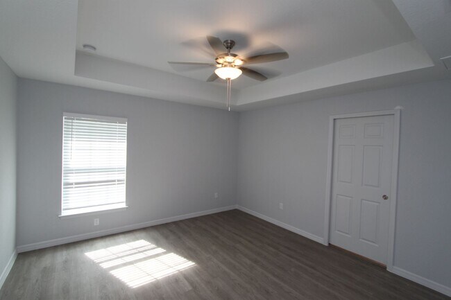 Building Photo - Spacious 3-Bedroom Home with No HOA, Pet-Friendly & Natural Gas – Summerfield Living