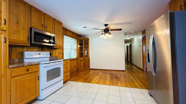 Building Photo - 494 Old Jonesboro Rd