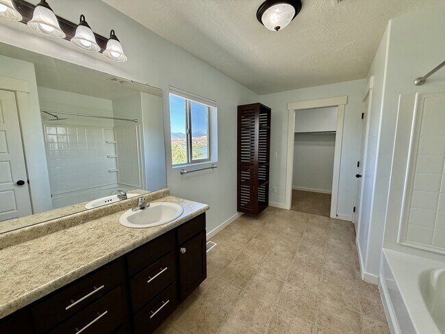Building Photo - 722 S Willow Park Dr