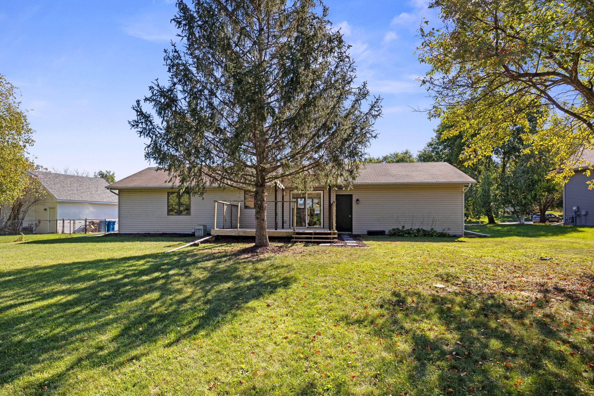 Building Photo - 1270 Lake Susan Hills Dr