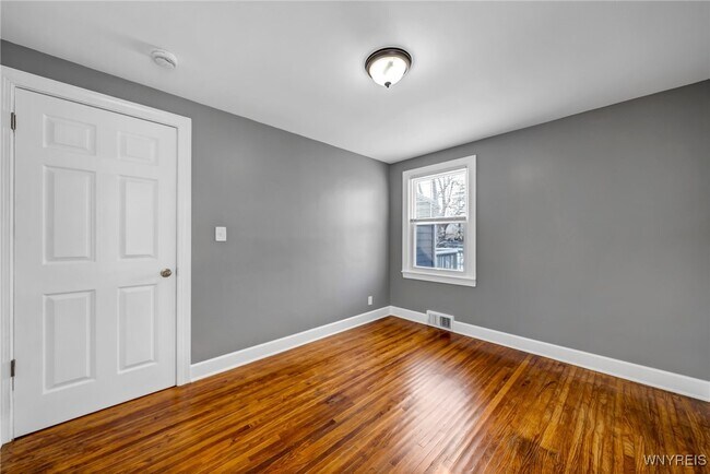 Building Photo - 206 Wrexham Ct N