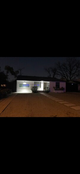 Building Photo - 3739 Almazan Dr