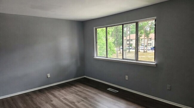 Building Photo - 2530 Cottonwood Ct