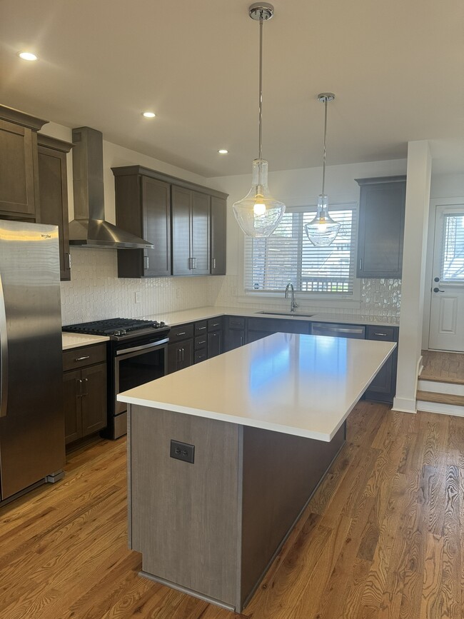 Building Photo - 1822 16th Ave N