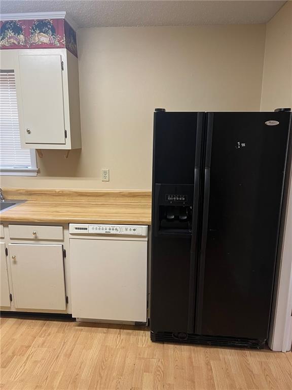 Building Photo - 4861 Woodcliff Dr N