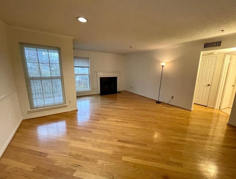 Building Photo - 1524 Lincoln Way