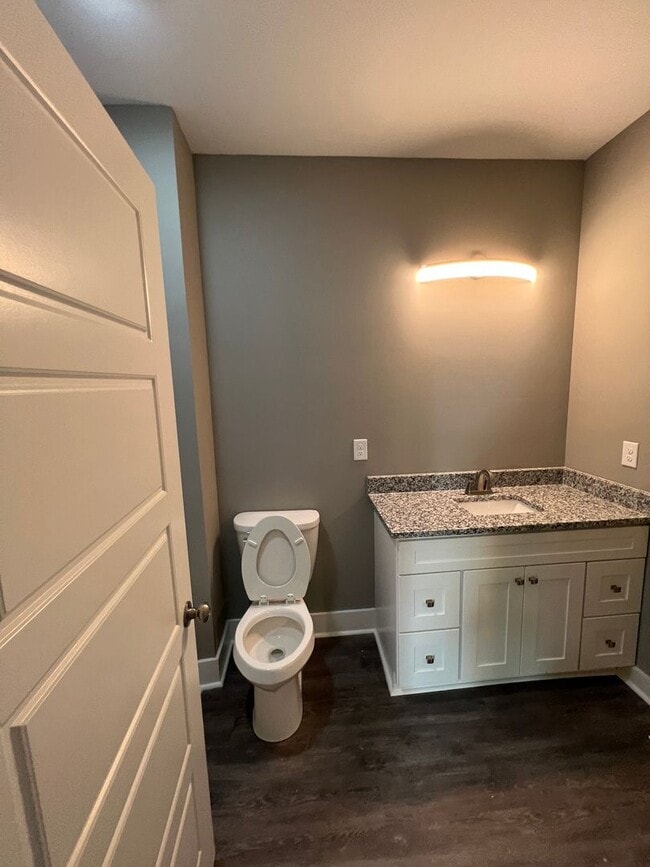 Building Photo - 1327 Park St