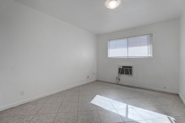 Building Photo - 5396 S Swenson St