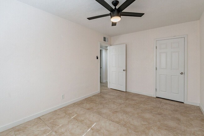 Building Photo - 928 W McDowell Rd