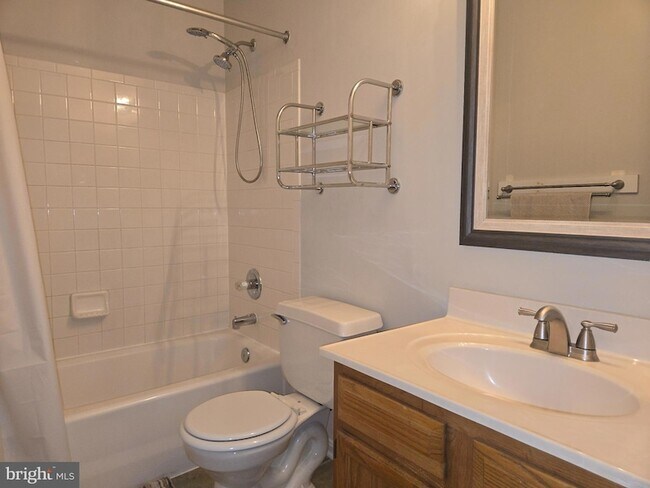 Building Photo - 206 Park Brook Ct