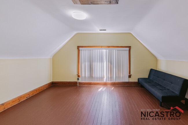 Building Photo - 182 E Lane Ave