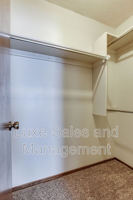 Building Photo - 6004 Paramount Dr