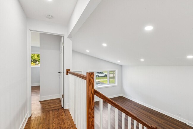 Building Photo - 26 N Craig Pl