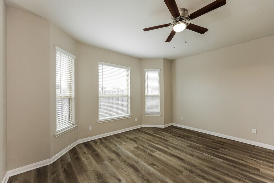 Building Photo - 4212 Cavendish Ct