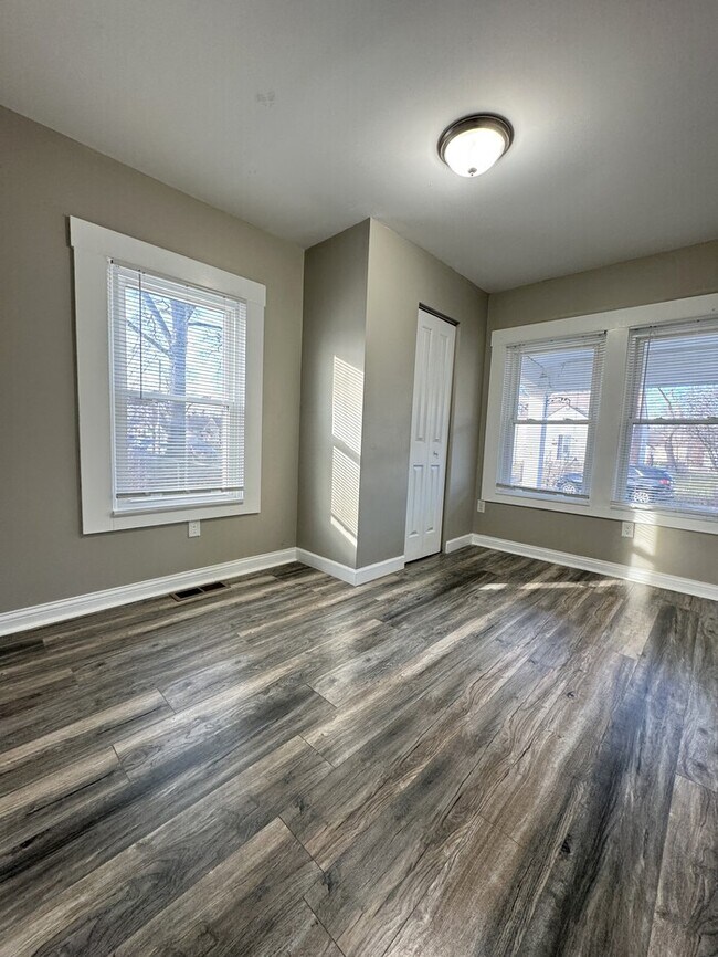 Building Photo - Beautiful updated home