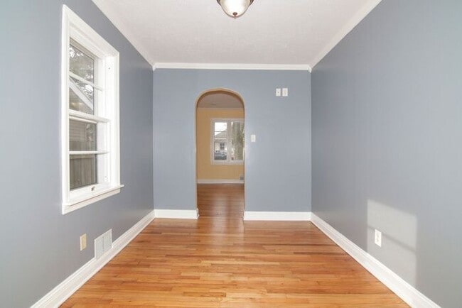 Building Photo - Sweet 3 Bedroom Home Close to Speedway