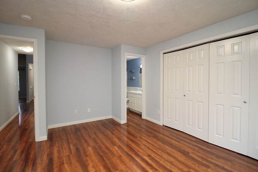 Building Photo - 601 SE 71st Ave