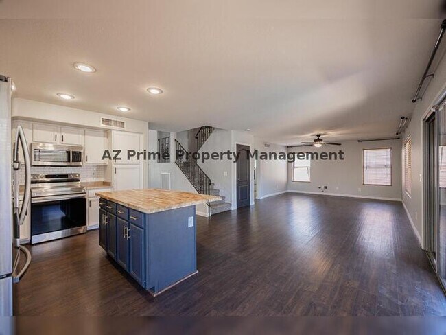 Building Photo - 16090 W Latham St