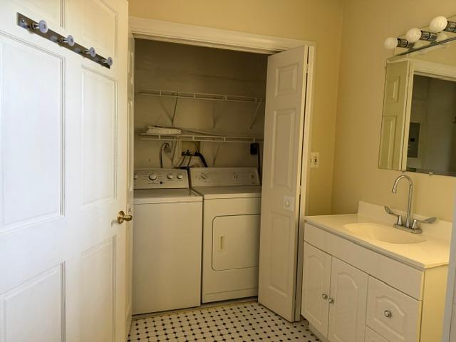 Full Size Washer/Dryer - 77R Goodale St