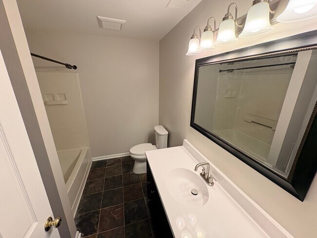 Building Photo - 53 Braxton Ln