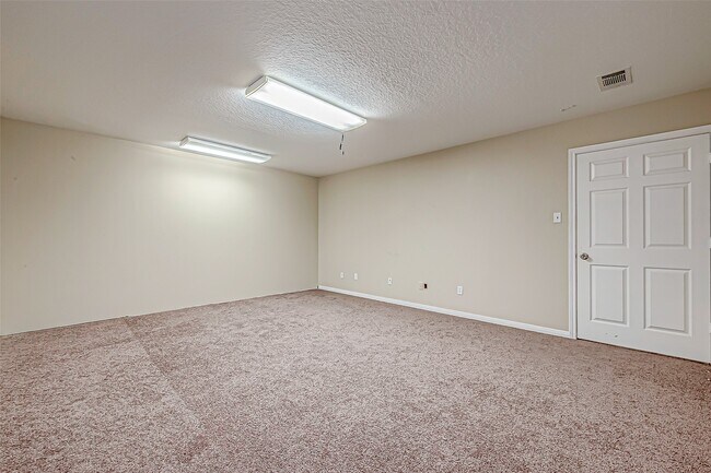 Building Photo - 10535 Dannhaus Rd