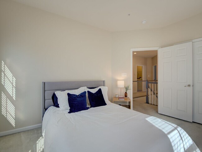 Building Photo - Lovely TH Available Now in Bowie! HCVP Warmly Welcomed.