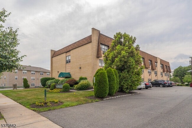 Building Photo - 300 W Munsell Ave