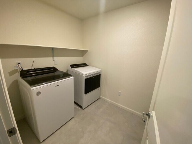 Building Photo - 8956 Elk Ravine Dr