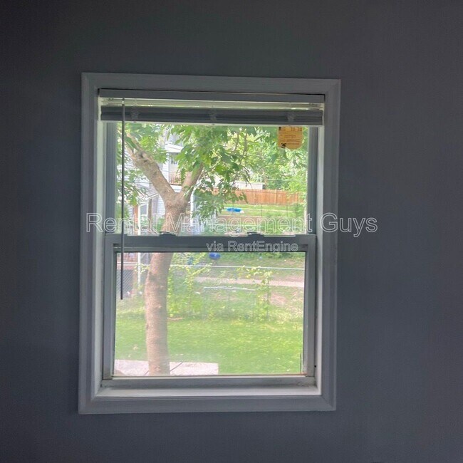 Building Photo - 2110 Fremont Ave N