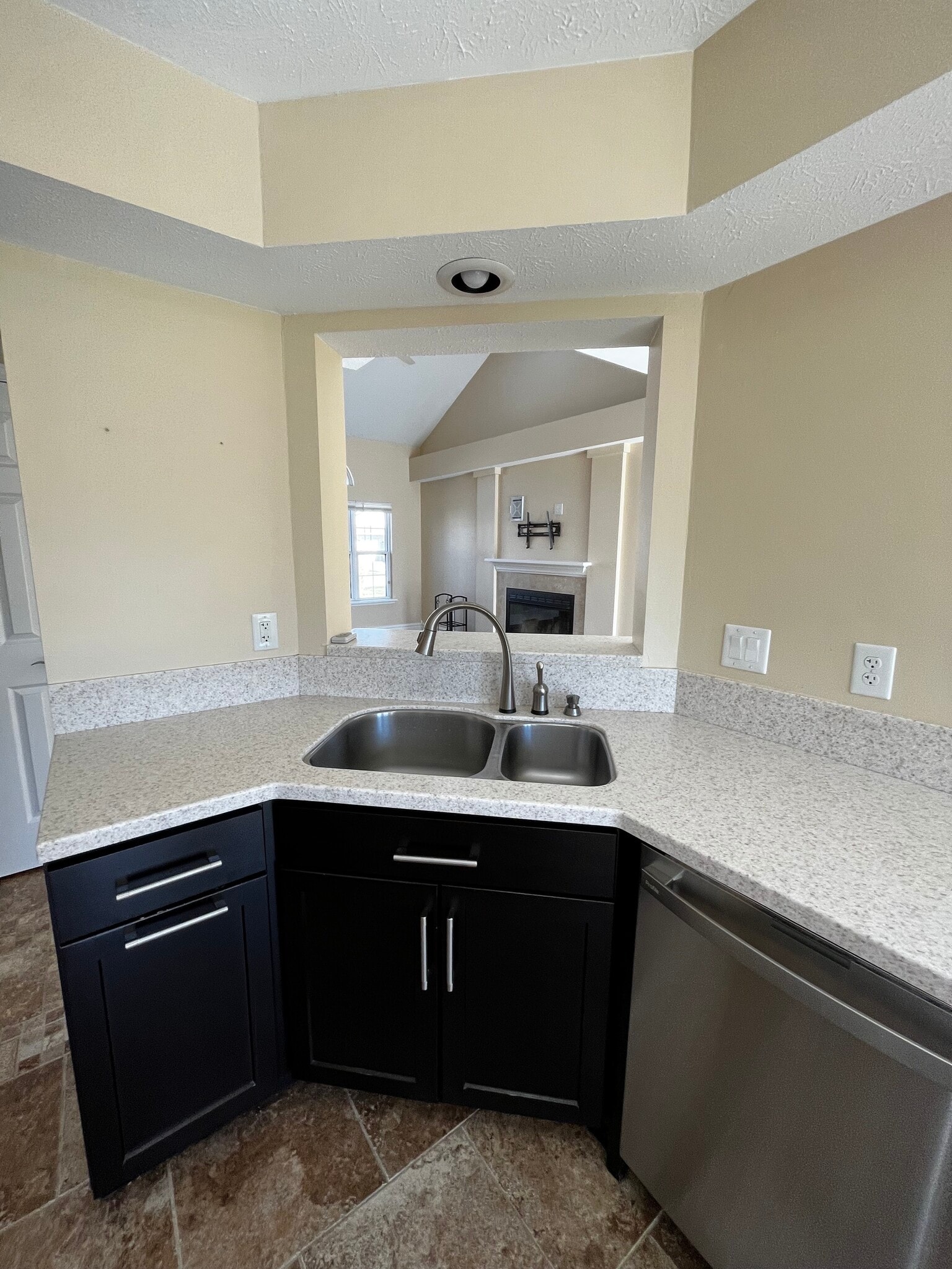 Building Photo - 9240 Crossing Dr