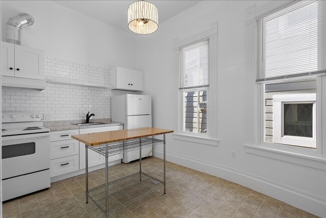 Building Photo - 1443 Stanton St