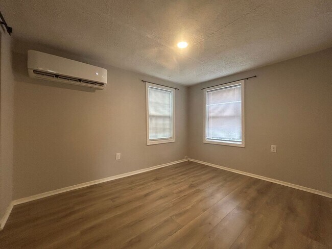 Building Photo - 814 Crutcher St