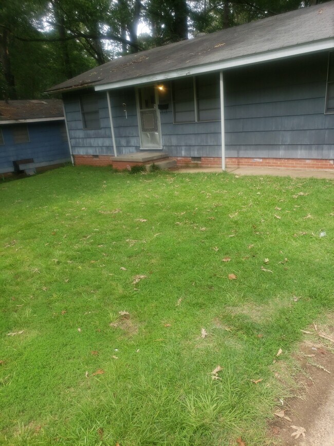 Building Photo - 3132 Charleston Dr