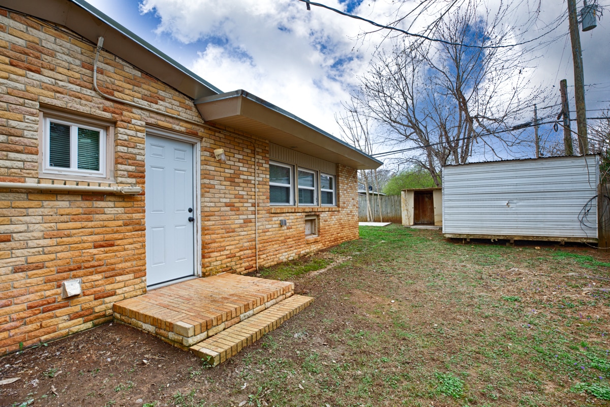 Building Photo - 2814 Holiday Dr SW
