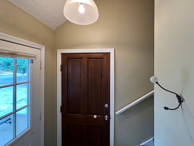 Building Photo - Outdoor Oasis: Charming 3 Bed 2 Bath House!