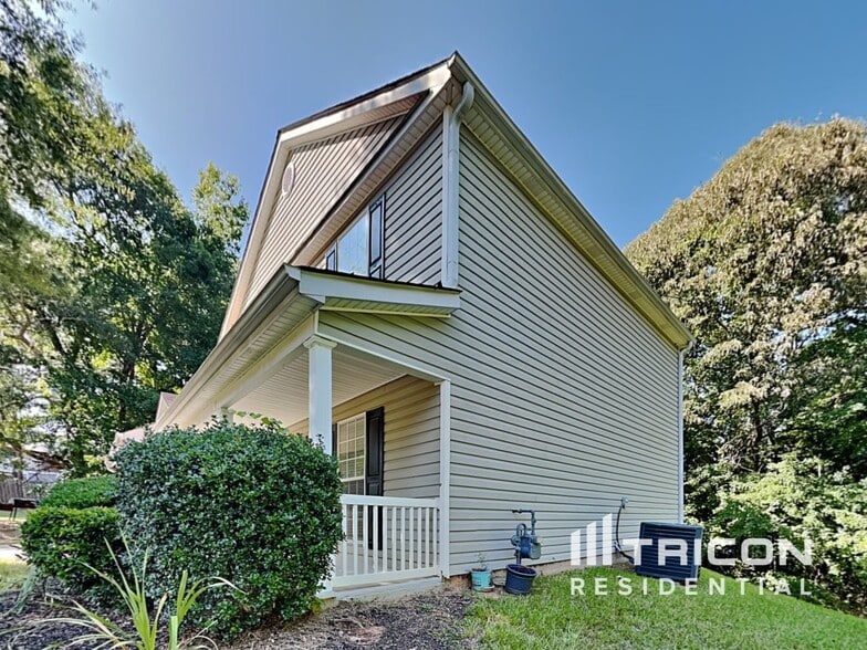 Building Photo - 10587 Village Trail