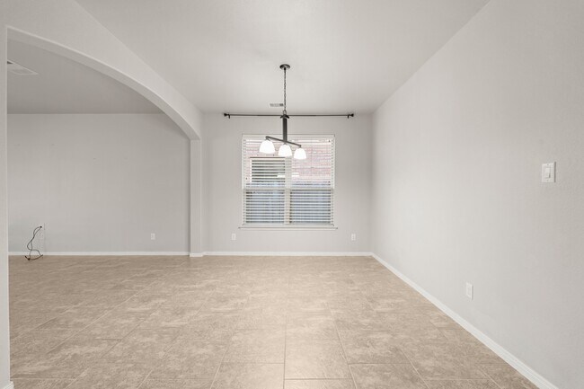 Building Photo - 9722 Massanutten Ln