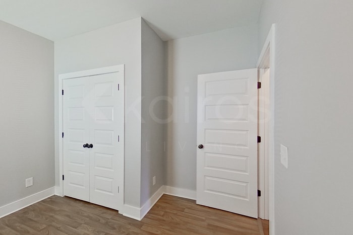 Building Photo - 8008 Shadesbrook Dr