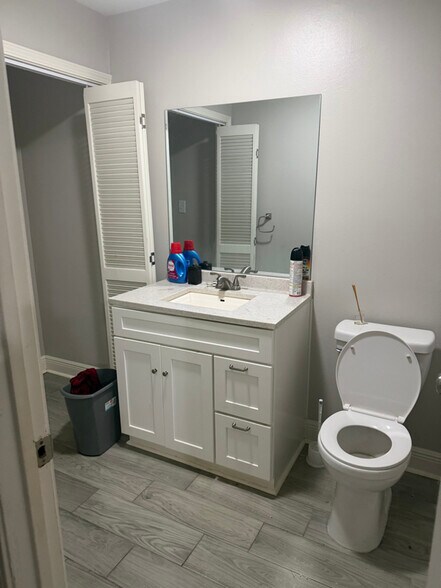 Building Photo - 40468 W Hernandez Ave