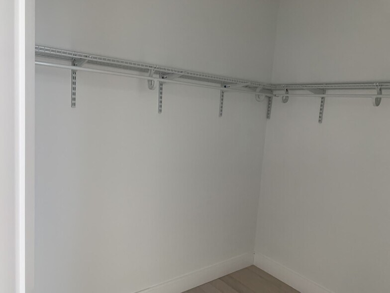 Building Photo - 203 Green St