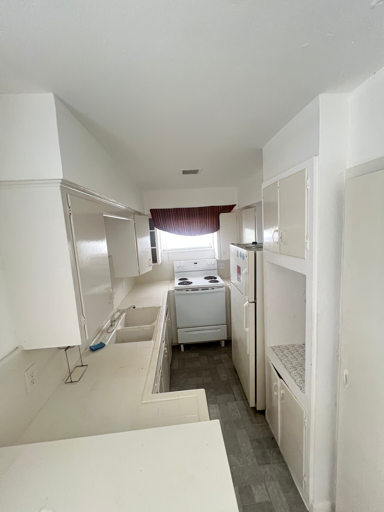 kitchen - 3834 Glen Arbor Dr
