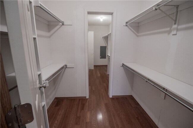 Building Photo - 903 Red Fox Cir