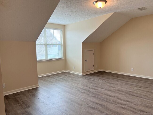 Building Photo - Falsetto Ln