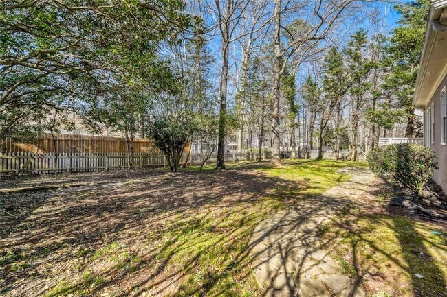 Building Photo - 1111 Lake Washington Dr NW