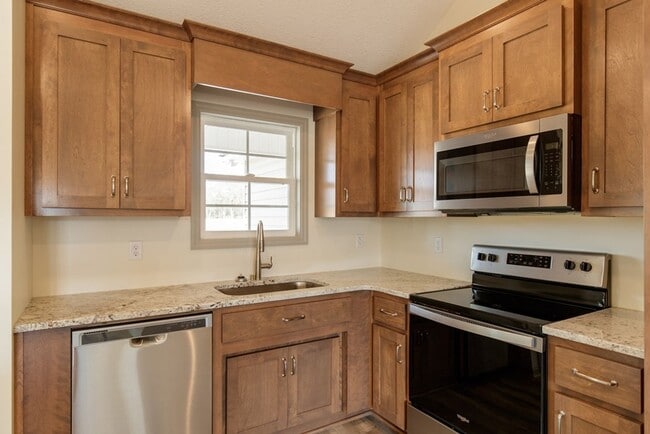 Building Photo - South Lowndes Charmer