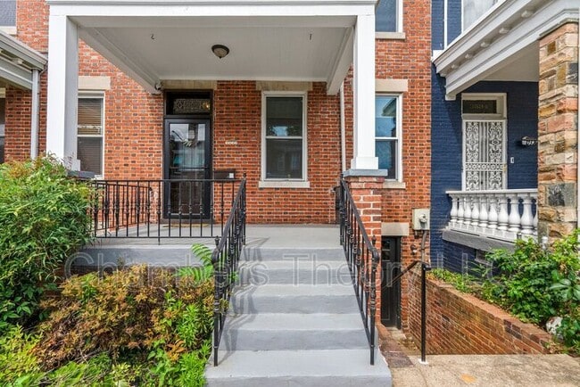 Building Photo - 3532 Warder St NW