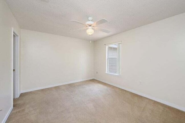 Building Photo - 422 Bear Rd